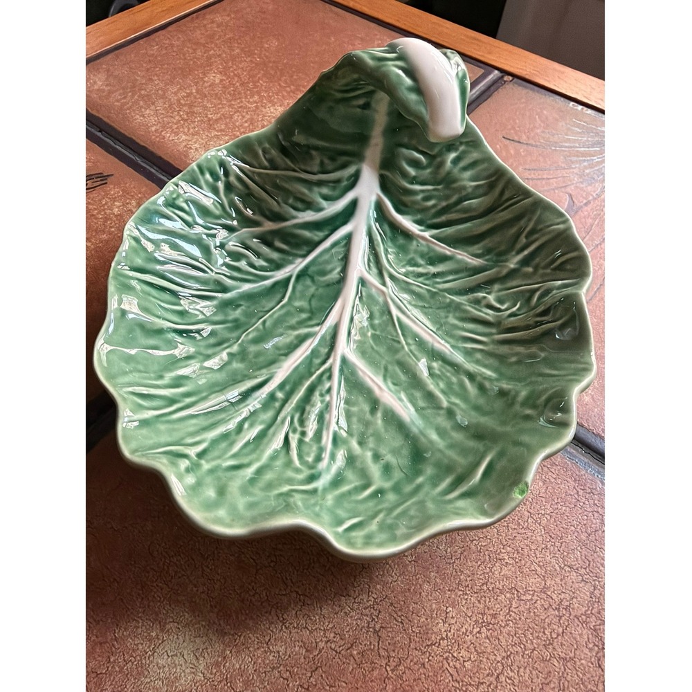 Bordallo Pinheiro Vintage Curled Cabbage Leaf 7.5" Dish Made in Portugal